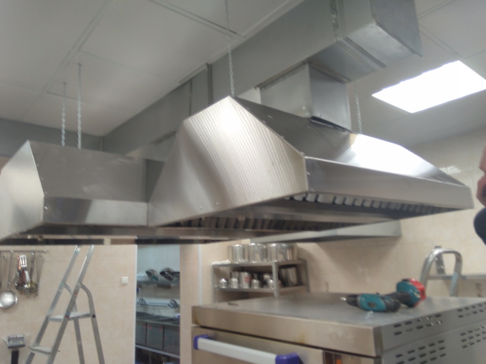 Зонт вытяжной островной 1200*1200*450 мм